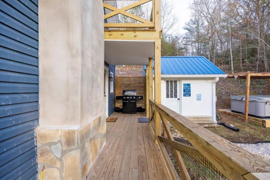Riverside Relaxer W/Hot Tub+Fire Pit +Wifi & View Franklin Eksteriør billede