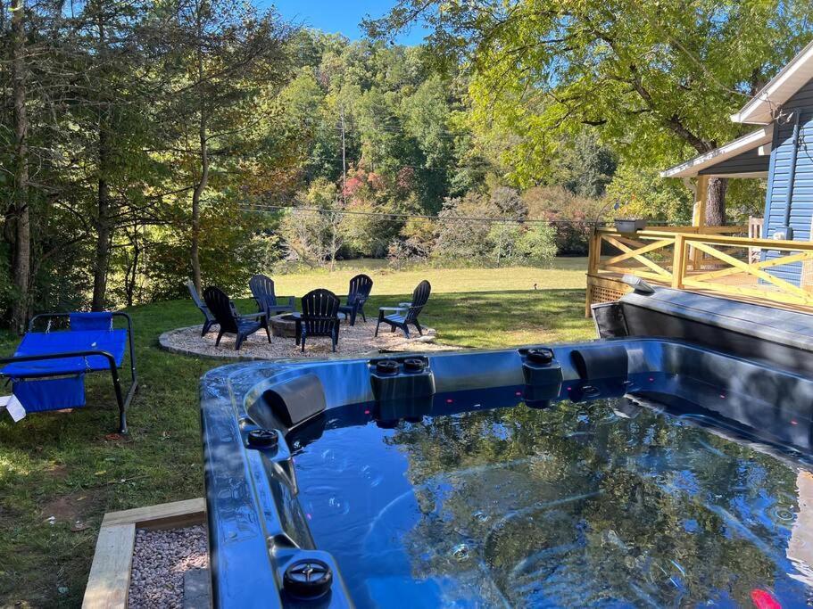 Riverside Relaxer W/Hot Tub+Fire Pit +Wifi & View Franklin Eksteriør billede