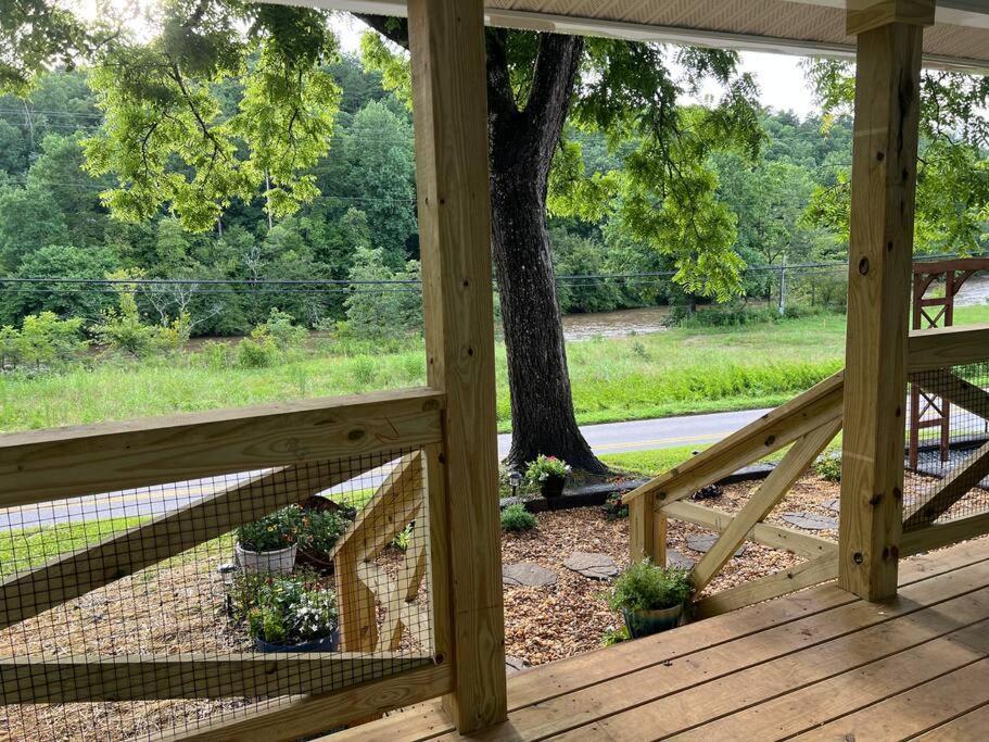 Riverside Relaxer W/Hot Tub+Fire Pit +Wifi & View Franklin Eksteriør billede