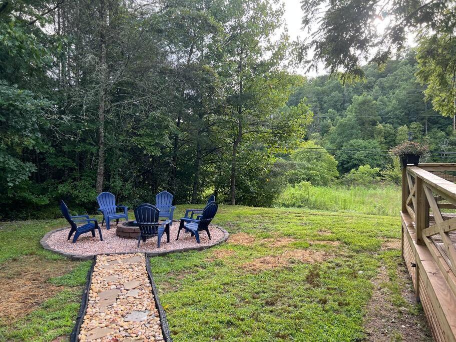 Riverside Relaxer W/Hot Tub+Fire Pit +Wifi & View Franklin Eksteriør billede