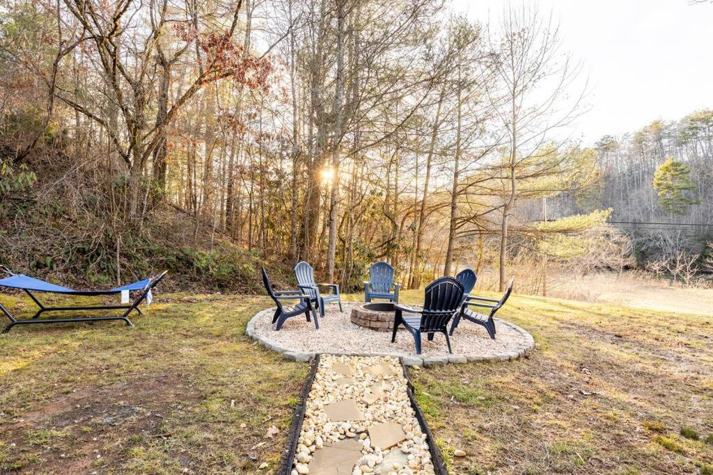 Riverside Relaxer W/Hot Tub+Fire Pit +Wifi & View Franklin Eksteriør billede